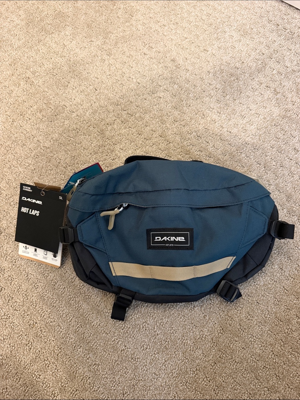 Dakine Hot Laps 5L Outdoor Waist Lumbar Pack in Midnight Blue